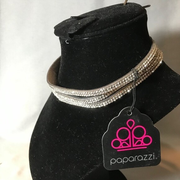 Paparazzi Gray and Crystal Snap Adjustable Choker - Picture 4 of 5